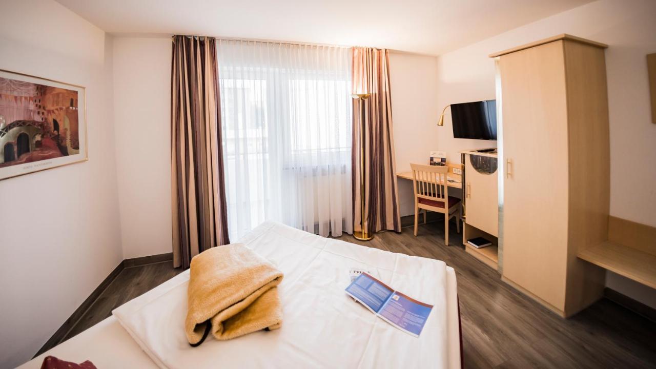 City-Hotel Garni นอย-อุล์ม ภายนอก รูปภาพ