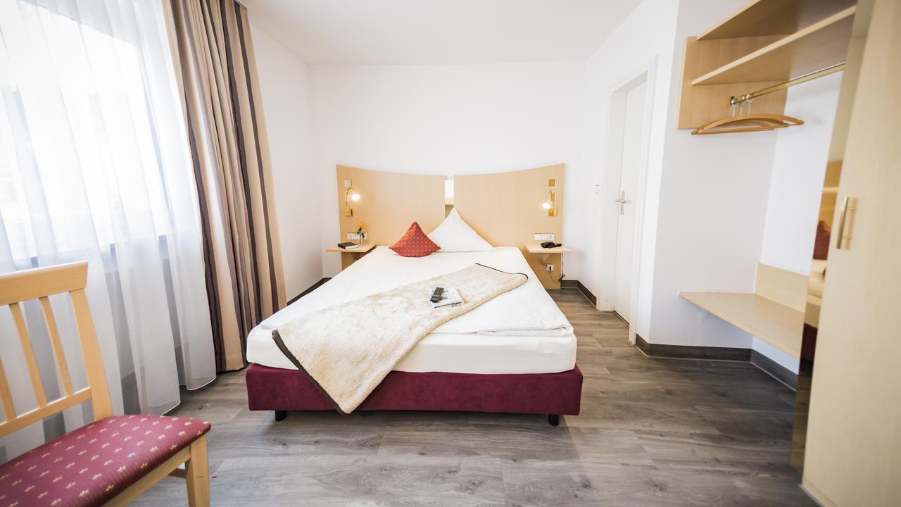 City-Hotel Garni นอย-อุล์ม ภายนอก รูปภาพ