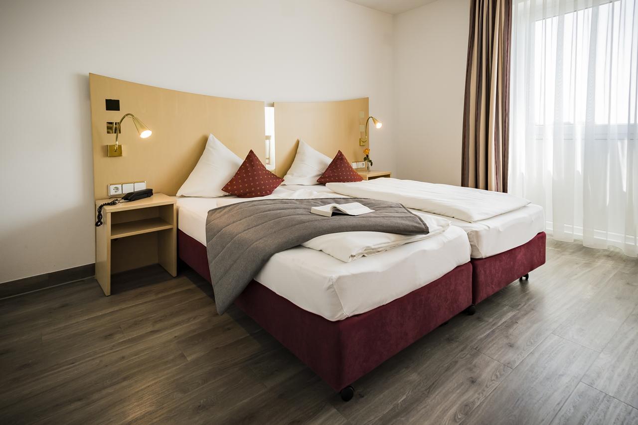 City-Hotel Garni นอย-อุล์ม ภายนอก รูปภาพ