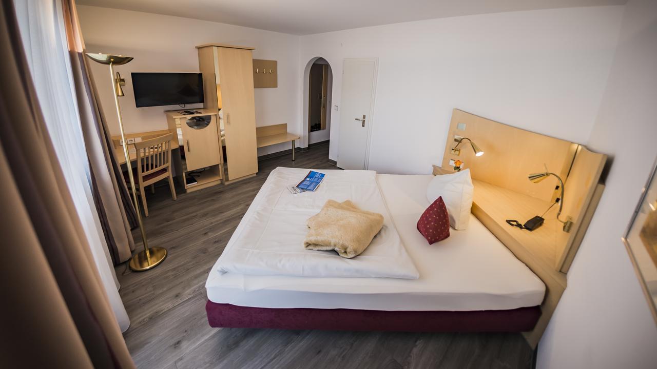 City-Hotel Garni นอย-อุล์ม ภายนอก รูปภาพ