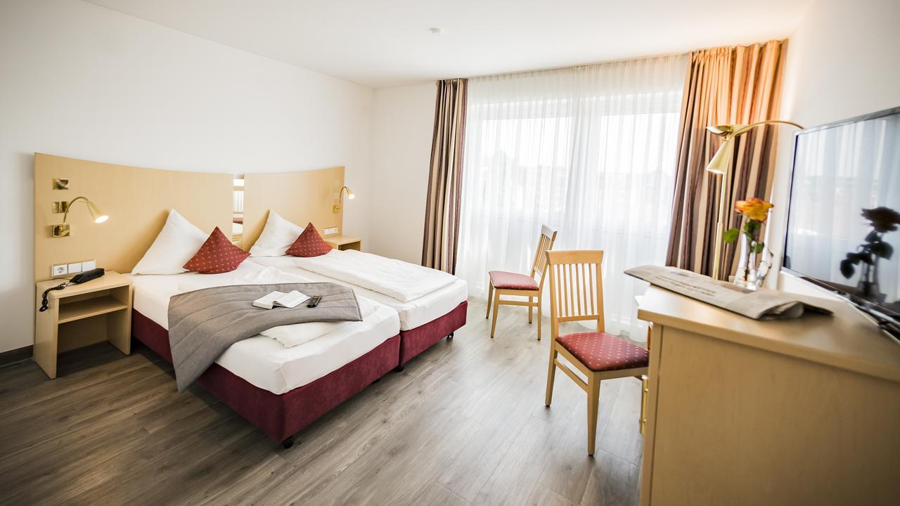 City-Hotel Garni นอย-อุล์ม ภายนอก รูปภาพ