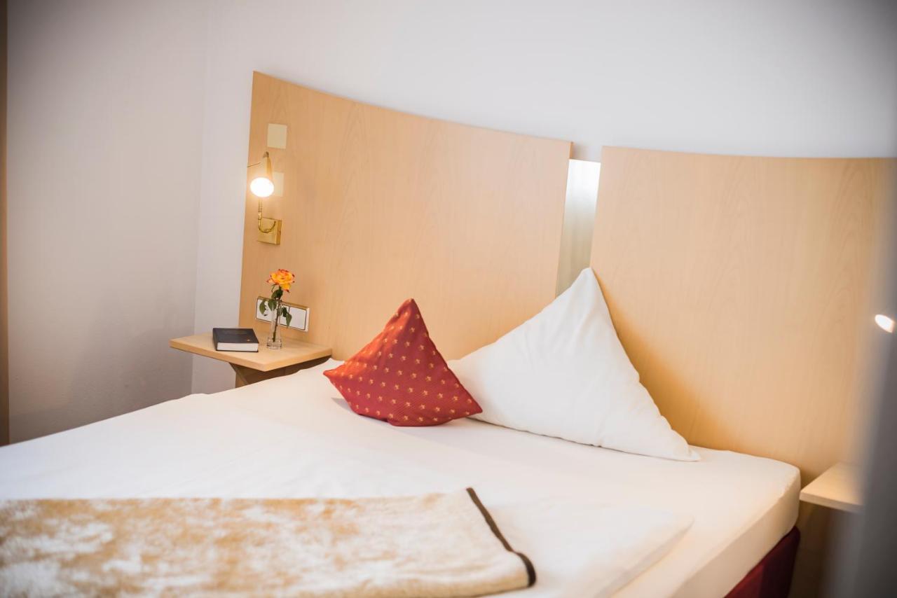 City-Hotel Garni นอย-อุล์ม ภายนอก รูปภาพ